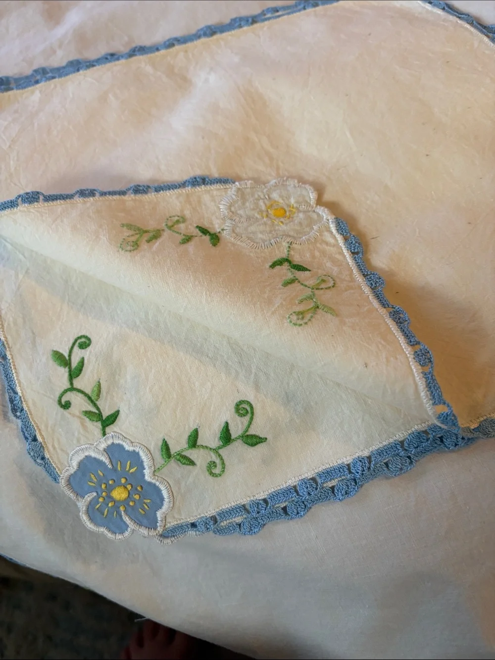 Vintage machine Embroidered White Linen Tablecloth and Napkin Set